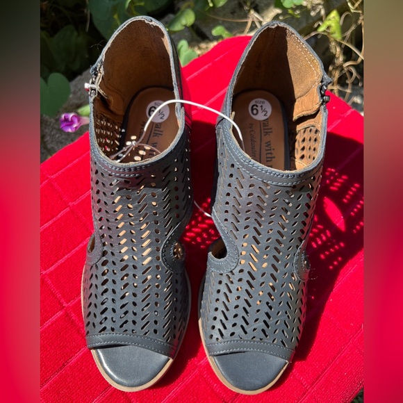 Coldwater Creek Hayden Leather Sandals by Walk With Me Blue Womens Size 6.5 NWOB - Picture 2 of 7